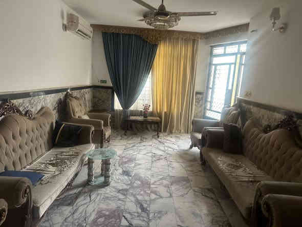 🏡 **بيت للبيع في زيونة – موقع مميز جدًا** 🏡
 
فرصة مميزة لامتلاك بيت راقٍ في أحد أفضل مواقع **منطقة زيونة / محلة 710**
 
🔹 **المساحة:** 300 متر مربع 🔹 **الواجهة:** 10 متر 🔹 **الأبعاد:** 10 × 30 🔹 **البيت حديث الإنشاء – تشطيب فاخر وحديث جدًا**
 
✨ **مواصفات البيت:** • كراج يتسع لـ **3 سيارات** • **مدخلان مستقلان** (مدخل للضيوف + مدخل للمطبخ) • استقبال كبير يليق بالضيوف • صالة واسعة ومريحة • مطبخ كبير وحديث • **6 غرف نوم سويت** • البيت مكون من **طابقين** • هول داخلي أنيق بتصميم عصري
 
📍 موقع استثنائي قريب من جميع الخدمات
 
📞 **للاستفسار والمراجعة:** **مكتب الاتكال العقاري** 
***********
