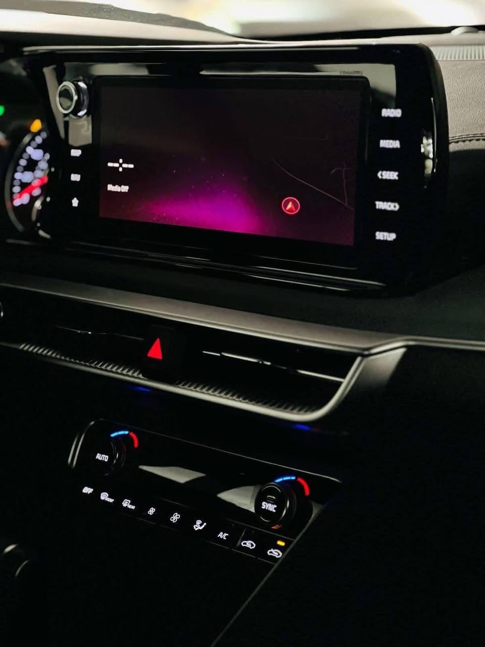 kia k5 2024
الفئة :    GT Line
الموديل : 2024 محرك  4 سلندر 1600 تيربو
اللوحة : رقم اربيل باسم شركة تحويل او مداور
ارباك : دركة و رجلين
عداد المسافه :  15 الف mi فقط 
نوع الضرر :  دعامية امامية فقط
________________
المواصفات ............
محرك 4 سلندر 1600
لايت زنون
فتحة سقف بانوراما
تحديد مسار
رادار امامي
رادار جانبي
كامره دواره
حساس خلفي
اشارة بالمرايه
اريل نڤگيشن
دواخل جلد اصل 
 تدفئة تبريد كشنات
كشن سايق كهرباء 
شاشه كبيرة
جنطة كهرباء
بك لايت لد 
بصمة تشغيل
تدفئة ستيرن 
قياده ذاتيه على الخطوط السريعه
مثبت سرعه
نضام قياده ايكو+سبورت +سمارت+نورمال 
تشغيل عن بعد
تبريد خلفي
نظام تحكم 
اوتو هولد
ستيرن كهرباء
نظام ترحيب 
سستم صوت متكامل 
منافذ شحن USB Type-C
السعر 180 ورقة 
 +964 770 017 1145
مكان السيارة النجف الأشرف
_______________
