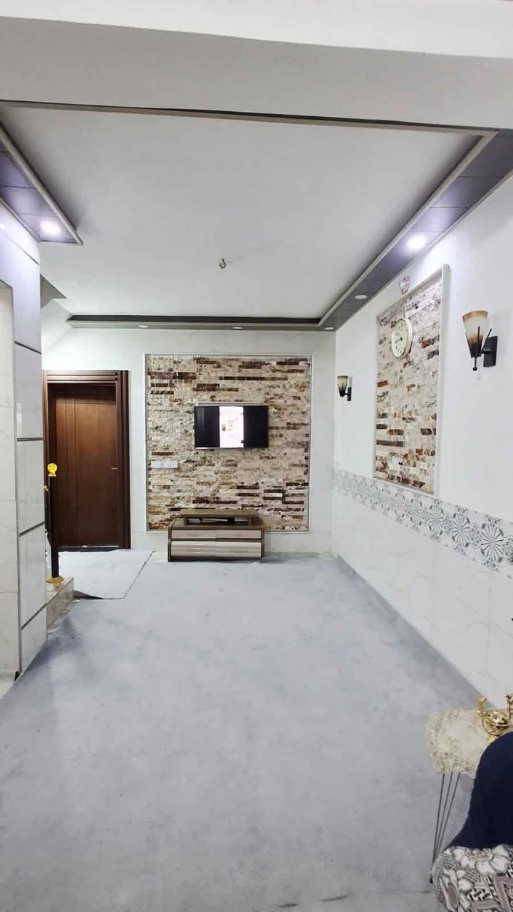 دار للبيع / كربلاء المقدسة ( يصلح سكن او استراحة او حسينية ) 
المساحة ٧٥ متر 
نوع العقار : طابو زراعي سند ٢٥ 
.العنوان : حي سومر  - خلف مدينة العاب ضوء القمر 
يبعد عن الامام ٣ كيلو 
و يبعد عن شارع الزوار ٤٠٠ متر و عن الحولي ٣٠٠ متر 
الفرع مفتوح من جهة الهنيدية و من جهة شارع الجاير  التلبيط الجديد و المنطقة معروفة بهدوئها شامل كل الخدمات و اشتراك كهرباء رسمي 
تفاصيل المنزل : طابق واحد يحتوي على طارمة خارجية   مع استقبال مفتوح على الصالة و غرفة نوم 
مطبخ و مجمع صحيات و مخزن تحت الدرج و منور. 
سنة البناء ٢٠٢١ 
درجة اولى طابوق
للاستفسار عن السعر الاتصال على الرقم او الوتساب : ***********
