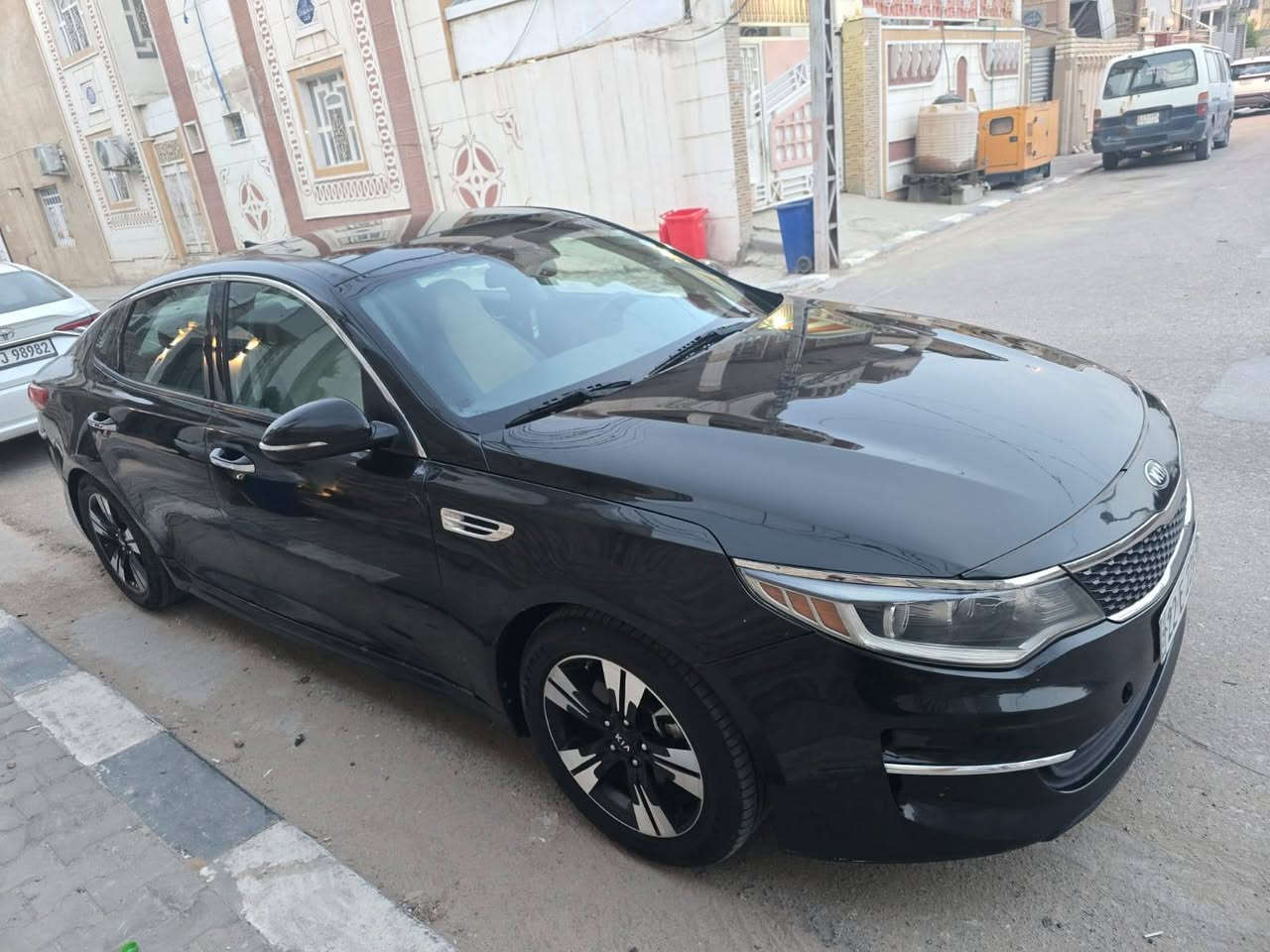 السلام عليكم اوبتما 2018 EX 
فول موصفات محرك. 2.4 4 سلندر
موصفات EX فول موصفات وارد امريكي ماشيه106 الف ميل ضربتها جمالغ راكب وباب راكب باب مصلح وجاملغ مبدل نفس الون
لون اسود  رقمها اربيل وكاله سعرها 127 و مجال بسيط 
مكاني نجف حي العداله 
***********
