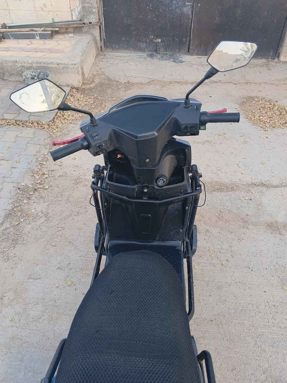 شبح ماسه للبيع
الدراجه جديده صارلي 3 اشهر من اخذته ومحافظ عليه 
والكشر نظيف وكهربائيات جديده وسويجين وملحقاته كامله وكارتاته IQ شغالات 
بيع مستعجل 
السعر:  650 وبي مجال للشراي
*********** 
بي واتساب
