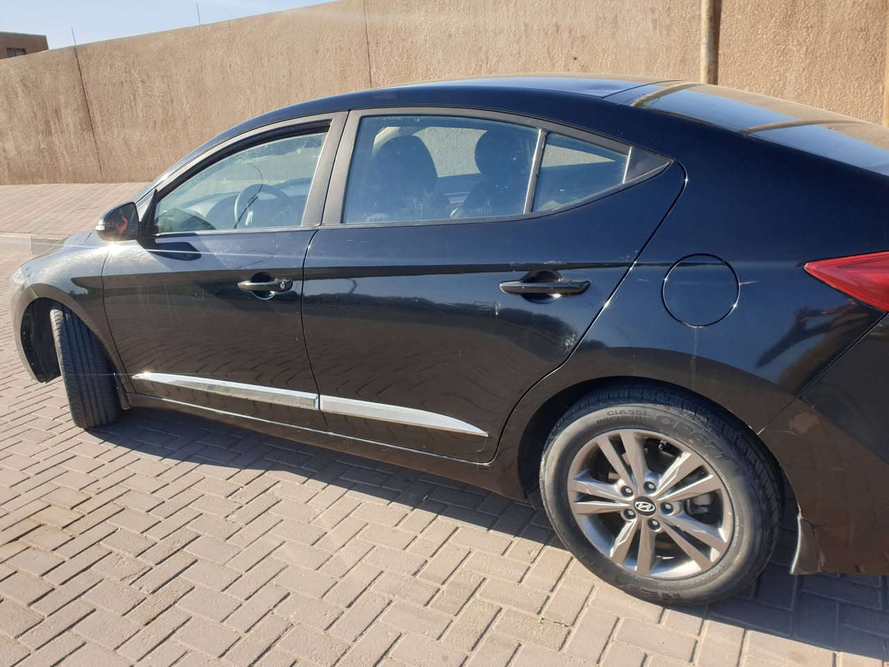 السلام عليكم
النترا 2018 خليجي رقم كربلاء الدولي ب اسمي تحويل ثاني يوم سنويه لل2030 هزه جديده 
كير ومكينه  2000 ع وضع الشركه
 برغي ما مفتوح بيهن كفاله
تبريد ثلج شركه + تدفئه
حداديه جديده 
باتري جديد 
مواصفات نص فول
اشاير ب المري
قطعتين تبريد
حساسات خلفيه
حساس اطارات
شاشة اعطال
شاشه كبيره تدعم كار بلي بلاديه + كامره دواره
فول تحكم ستيرن
داخل لونين عسلي + اسود
لايت عدسه
تخم ويل كب كروم
بلاجكتورات ثلجي + اشاره
وباقي المواصفات المعروفه
السياره بيه بنيد مبدل اثر ضربه سطحيه بدون دواخل وبيه دور الجاملغ خلفي ايمن فقط الدور مالته صبغ والباقي مكفول 
مكان السياره كربلاء ( السعر 130 ) وماكو 18 خليجي بهيج سعر  جاهزه من كل النواحي مال جناي وب الخير ع الياخذه
***********
