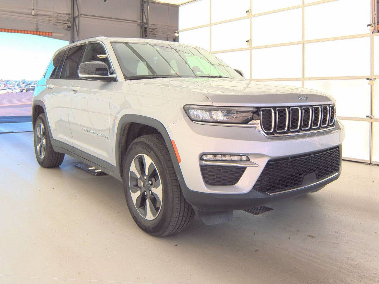 السلام عليكم
السيارة مرقمة بغداد الجديد

للبيع فقط السعر معقول ومناسب اتصل وشكد بيك خير ودلل 

الرقم او واتساب

***********

جيب هايبرد موديل 2024 وارد امريكي

الحادث  / كلين تايتل كفالة عامة ✅ سيارة خير من الله بس من امريكا بيها كلير جتي السيارة كما واضح في السونار 

فول مواصفات 

بانوراما

شاشات 

رادارات وتوقف ذاتي 

خساسات

تحديد مسار 

وبعد بيها هواية مواصفات 

البطاريات كلها مكفولة وشرط الفحص 

الكهرباء والهايبرد 

محرك كير حدادة كشر كلها مكفولة وشرط الفحص 

السيارة كاملة مكملة الف متصرف عليها 

الرقم بغداد الجديد

مكان السيارة بعقوبة 📍ديالى
