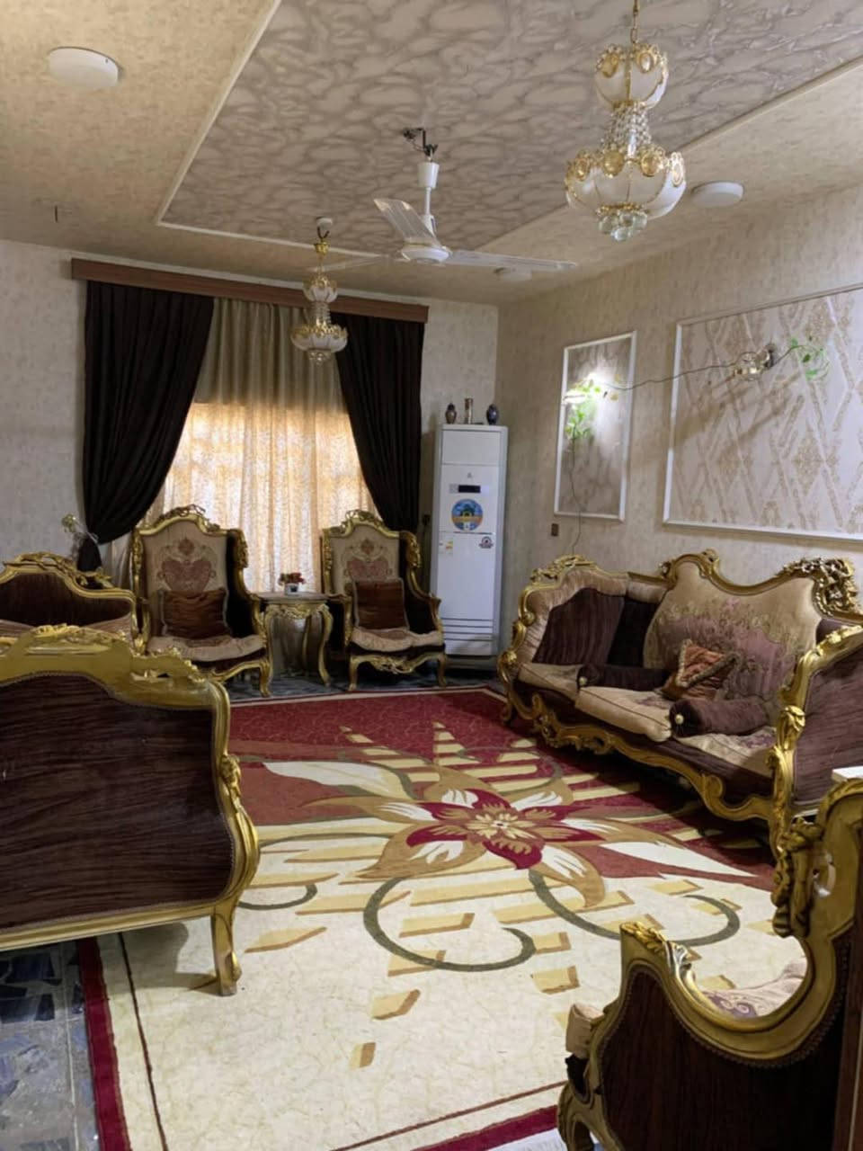 السلام عليكم 

بيت للبيع طابو زراعي الموقع بستان الحلو خلف مشهد الشمس

المساحه:180متر واقع حال 

الطابق الارضي: يحتوي على استقبال وصالة ومطبخ وغرفة ومجمع صحيات غربي وشرقي

الطابق الثاني: يحتوي على غرفتين نوم وسطح وصحيات وغرفة مخزن

للاستفسار: مراجعه مكتب الخضراء للعقار  

***********
***********
