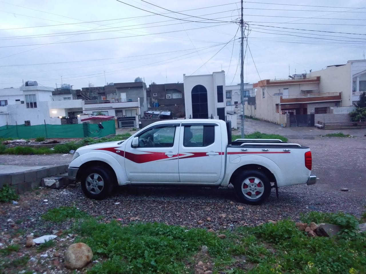 نيسان نيفارا موديل 2009 رقم دهوك 3 قطعه صبغ مابى دواخل كير محرك بلادى سعر 83 ورق مجال مكان سياره اربيل ***********
