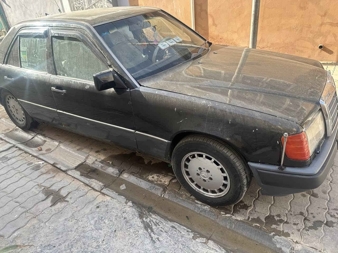 مارسيدس 1989 
رقم إنكليزي بغداد 
مكينتها بلاديه 
مصبوغه حزام 
السعر 45 بيها مجال قابل للمراوس حسب القناعه 
عنواني الكوفه 
0782 795 9591
