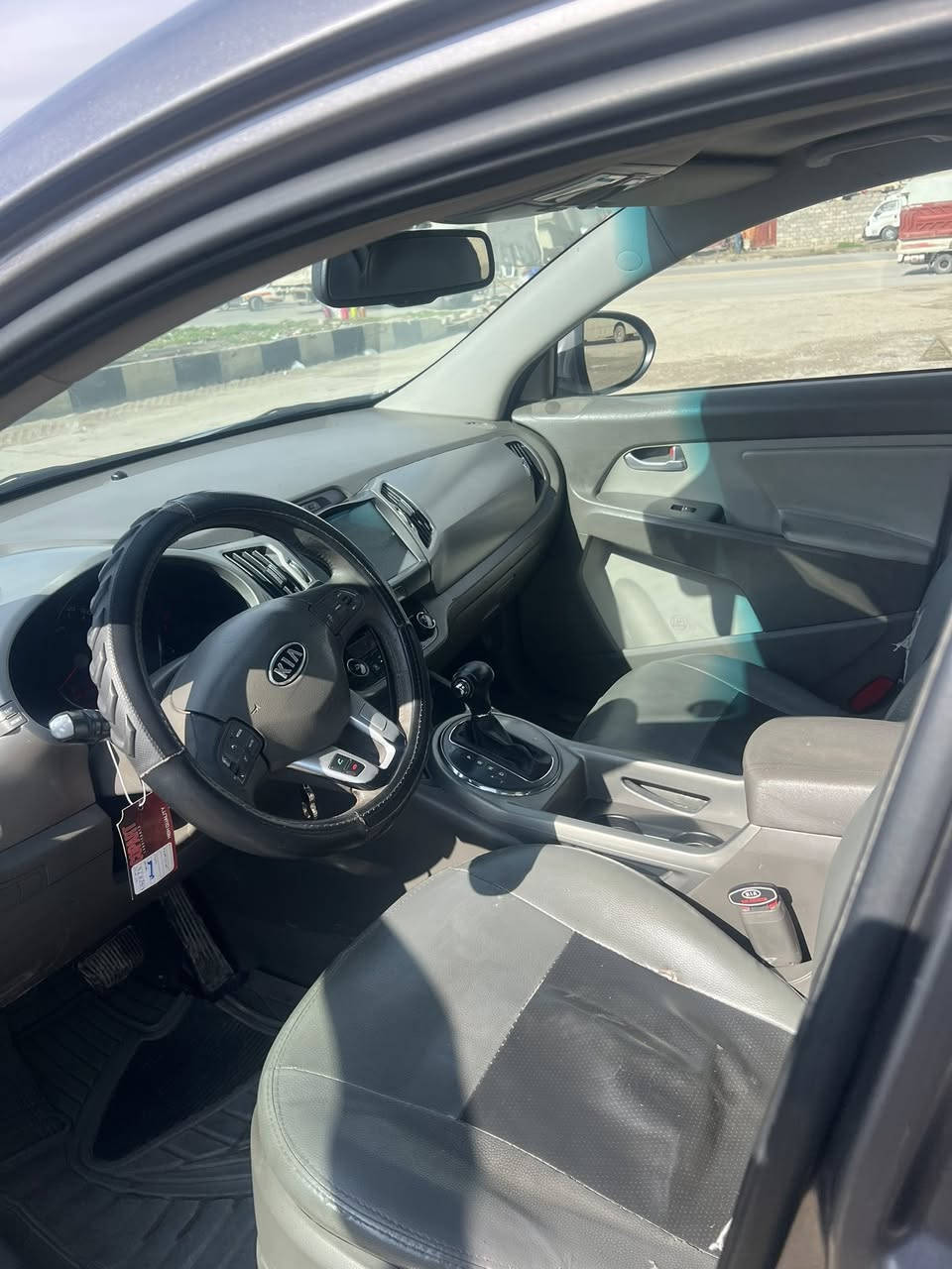 السلام عليكم
كيا سبورتج 2012 رقم اربيل 
سقف بنوراما فول بدون بصمة 
تحكمات استيرن
مري شفط  
طخم تاير جديد 
سيارة بدون ضرر بيها فقط ملاحضات بسيطة 
سياره جاهزه ما تصرف عليها ربع دينار 
بيع نقدا فقط السعر 142
الاتصال على الارقام  
*********** 
***********
