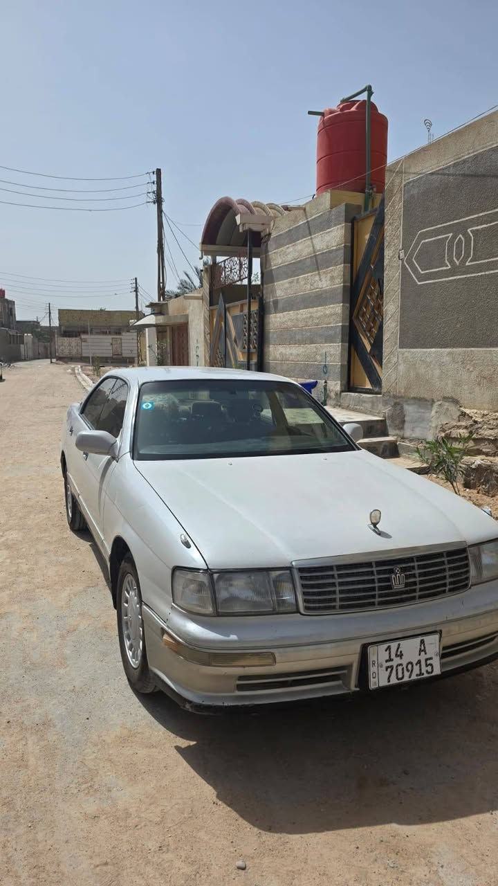 السلام عليكم بطه منفصل للبيع رقم بصره انكليزي جديد توهه صاعده هزه  سنويه  2029 بسمي حره موديل 1993   سياره كفاله عامه من الكصه ونقل جثه ولعيب شرعي ولصوليات سياره جاهزه مجهزه من حداديه تخم تاير كهربائيات تبريد كير ومكينه VVT  غرفه جديده العنوان البصره الزبير  السعر 66 وبيها مجال للشراي للاستفسار على الرقم ***********

