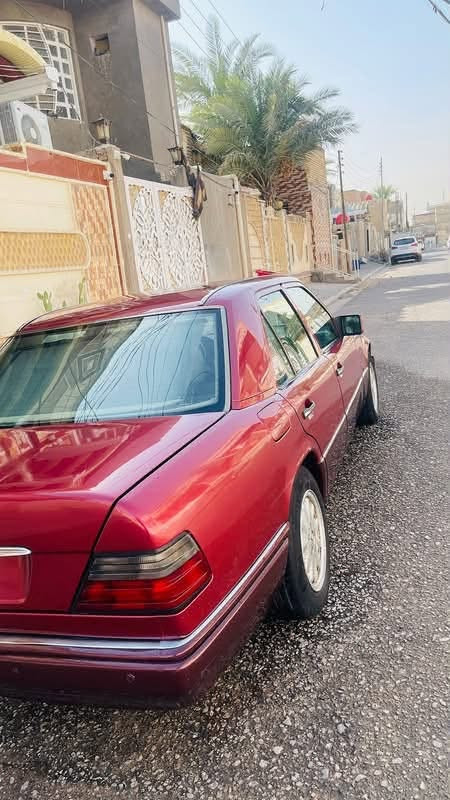 السلام عليكم سياره مرسيدس بينز مديل 95
 محرك بلادي جديد 320 خراطيم سته سليندير 
كير جديد 
رقم بغداد باسمي 
تبريد شغال ثلج 
غرفة جلد 
جام كهرباء 
صبغ عام جماليه 
تخم تاير جديد 
 دبل فيتبم  
مكاني النجف الاشرف للتواصل 
***********

