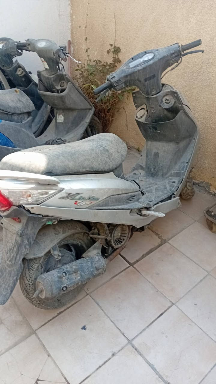 سلام عليكم ٤ دراجات للبيع كوم حديد
وحده كامكو رايزنك والثانيه كامكو في تو والثالثه ادرس ياباني

والرابعه سيام ٥٠ سيسي بدون كفر زادا غراض اضافيه

مال دراجات للتصال بغداد شارع فلسطين ***********
كلهن بميتين الف قفل
