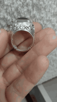 السلام عليكم جزعه يمانيه مشكوله قديمه وزن ٢٠ غرام للاستفسار***********
