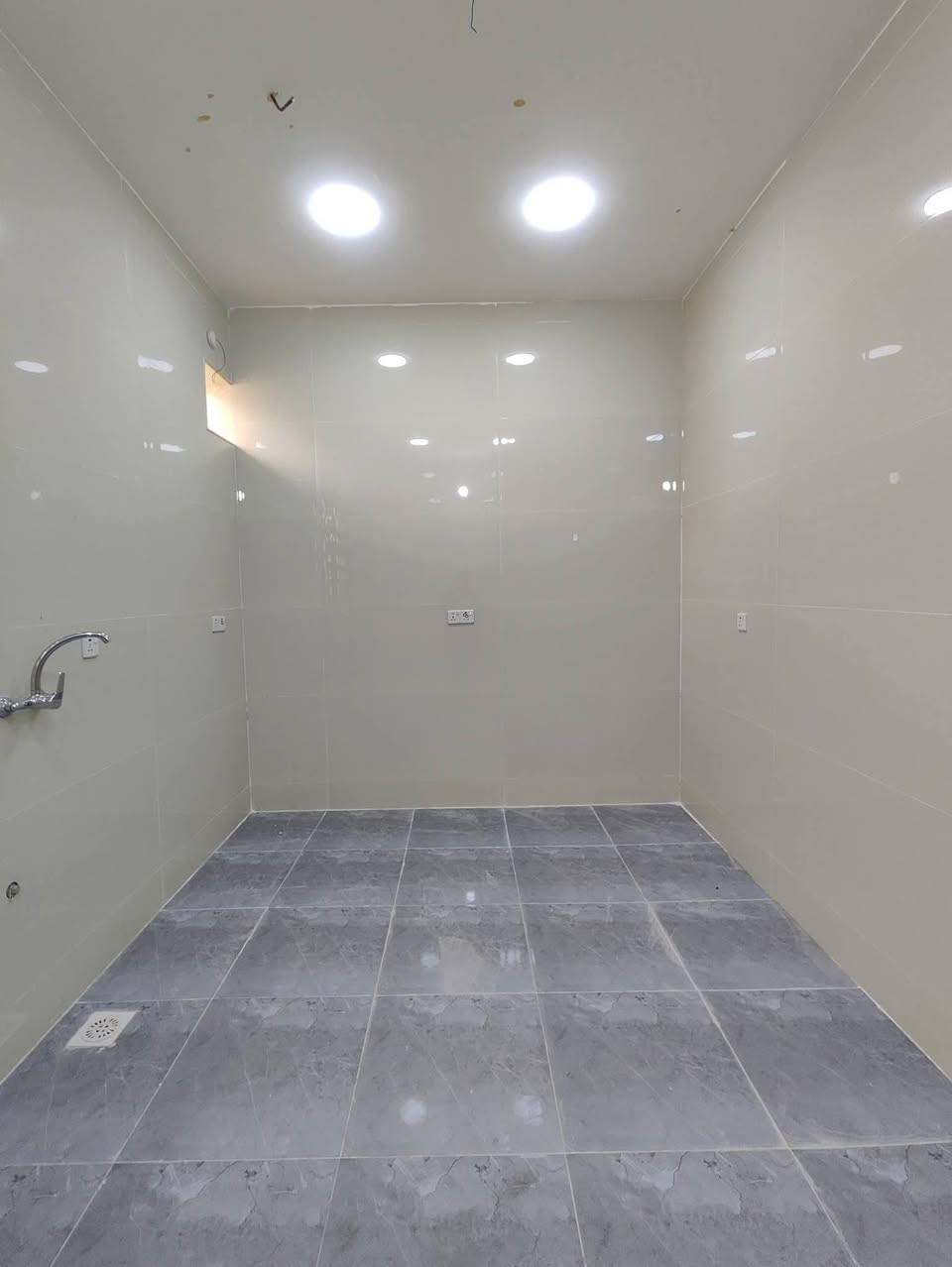 🏠دار الـــبــــيـــــع نــهــاونــد الـثـانــيــه 🏠 
قرب  المدرسه  نـهــاونــد الابــتـــدائـيــه
~~~~~~~~~~~~~~~~~~~~~
المساحه 100متر مربع طابق واحد جاهز السكن

غرفه  نوم صاله + دبل فاليوم 
مطبخ استقبال صحيات خارجية وداخلية 
~~~~~~~~~~~~~~~~~~~~~
للاستفسار اكثر الاتصال على
***********📱
~~~~~~~~~~~
نستقبل جميع العروض 
🏠السكنيه  🏛️التجاريه
