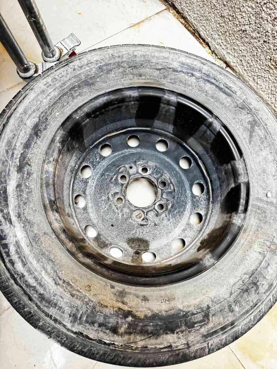 السلام عليكم ….
شباك فورد F150بلادي كلش نظيف  
مع سبير للبيع 
***********
