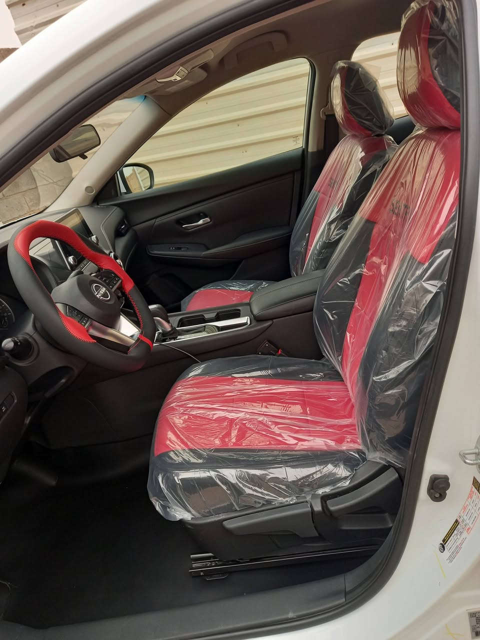 🚘 للبيع نيسان سنترا SV موديل 2024 🚘
🔹 الممشى: 41 ألف كم فقط
💰 السعر: 158 ورقة قابل للتفاوض للجادين
🔹 السيارة باسمي شخصياً ومن الناقلة مباشرة على اسمي
🔹 استخدام شخصي واهتمام عالي جداً
⭐ مواصفات SV الكاملة:
 ✅ بصمة تشغيل
✅ بصمة أبواب للجهتين
✅ شاشة كاربلاي
✅ كاميرا 360 درجة
✅ حساسات خلفية
✅ توقف ذاتي
✅ نظام تحديد المسار
✅ وباقي المواصفات المعروفة لفئة SV
✨ إضافات وكماليات: ✔️ كشنات جلد درجة أولى
✔️ أرضية جلد
✔️ كماليات داخلية وخارجية
🔹 لايتات زينون (عالي وواطي)
🔧 محرك وكير شرط، مكفولين وما مفتوح بيهم أي برغي
⛽ مستخدم إلها بنزين محسن فقط
🎨 الدهن أصلي
🛞 التواير والسبير وجميع الملحقات شرط
🚗 سيارة نظيفة جداً ومعتنى بيها، جاهزة للاستخدام بدون أي مصروف.
📌 ملاحظة:
حادثها نصف الجاملغ الأمامي جهة السائق فقط، بدون دواخل، والبجم كبس.
📞 ***********
🌹 للبيع فقط، والله يبارك لصاحب النصيب. 🌹
