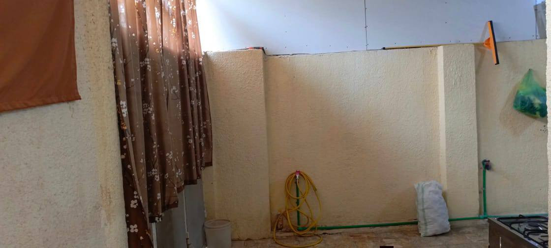 سلام عليكم دار للبيع مساحه 215 صب كونكريت طابوق جمهوري 3 غرف ومطبخ وصاله واستقبال وتخاريج داخليه وخارجيه مكان النجف الاشرف قي البراكيه شارع المطار القديم يبعد عن الشارع 100متر للاستفسار اكثر رقم مبايل / ***********
