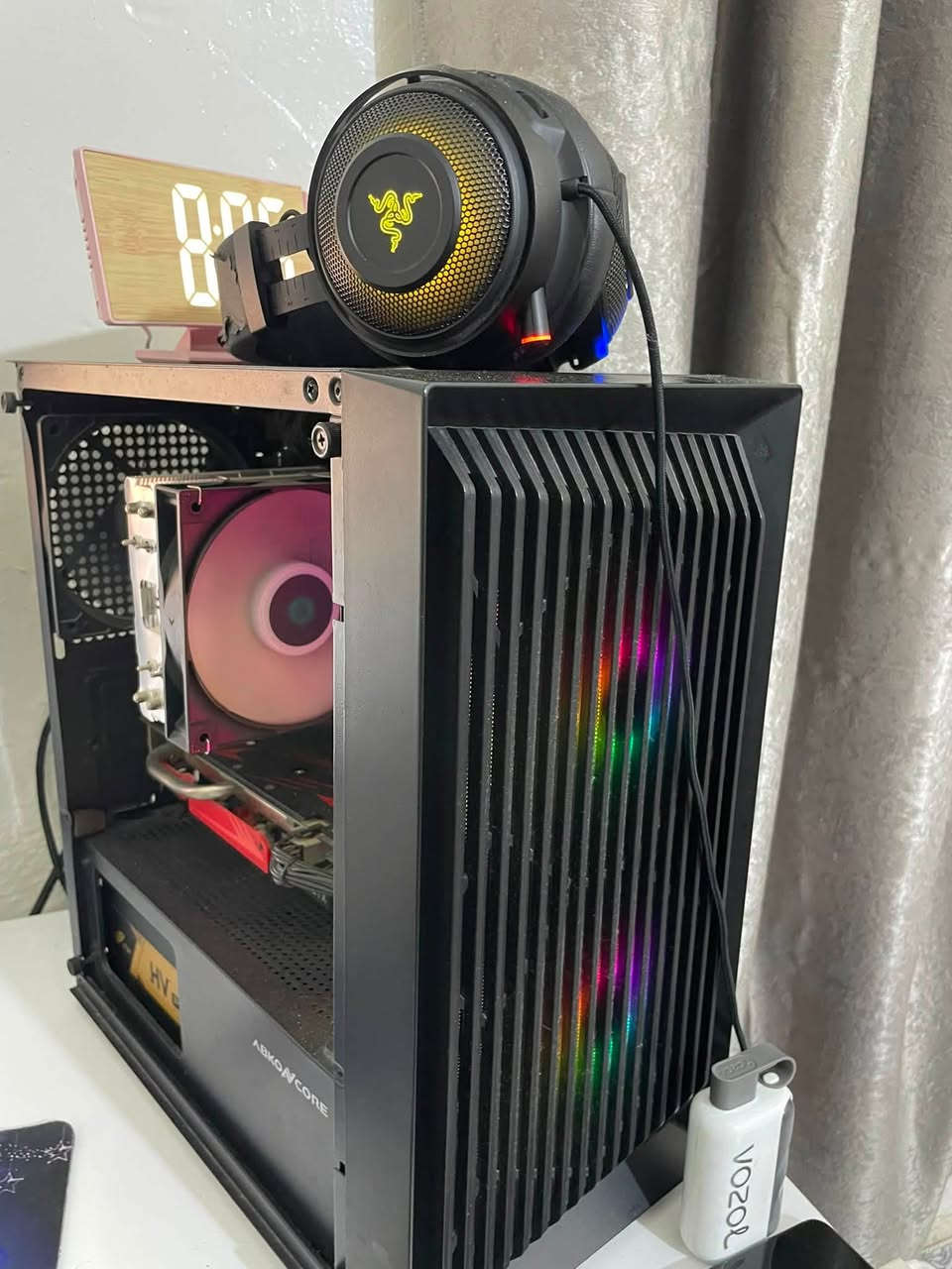 السلام عليكم pc للبيع كامل مواصفات
ryzen 5 3500 
ram 16 3200 crucial
ssd 128 bioneer
hdd 1t wd blue 7200 rpm 
gtx 1660 super colorful 
case abkoncore c200m mtx
ps fsp hv pro 550w
mb asrock b450m pro4 am4
يشغل كلشي تحتاجة من العاب وبرامج واني باث عليه ساعات بدون مشاكل سبب البيع خلصت امتحانات سادس وبعد ماحتاجهة لان جنت ادرس ؏َـليهۃ السعر مناسب 650 وبيهة مجال للطيبين توصيل داخل وخارج بغداد موجود *********** واتساب
