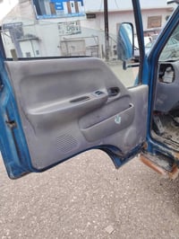 ‏السلام عليكم :كيا موديل 98 شغاله مايعوزها شي شرط التحويل رقم الماني ا...