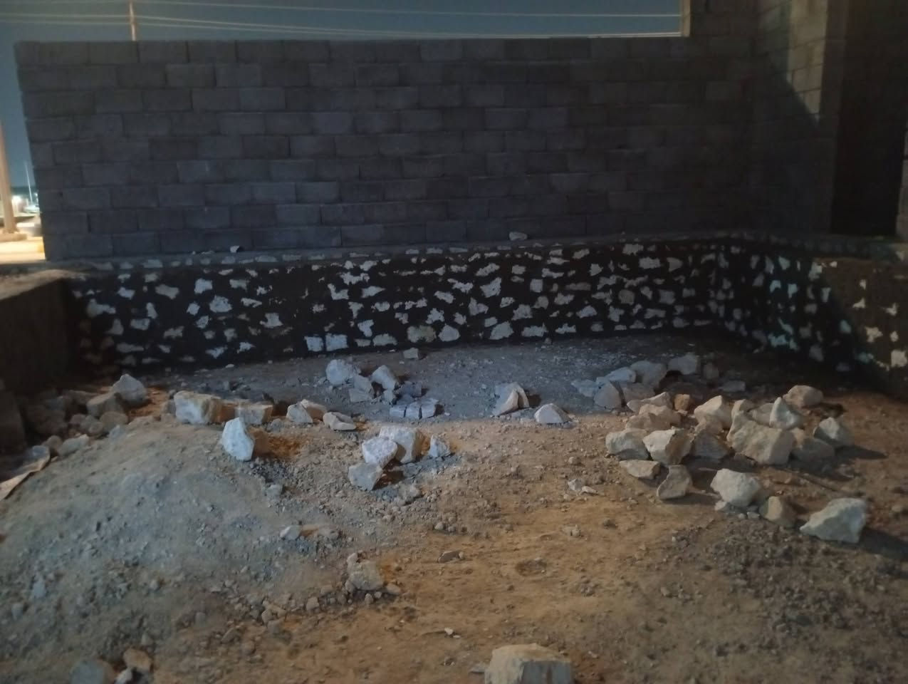 شغلي اي واحد يحتاج خلفه بناء وصب ارضيه حديثه حقلانيه بروانه بسعر مناسب يتصل على ***********
