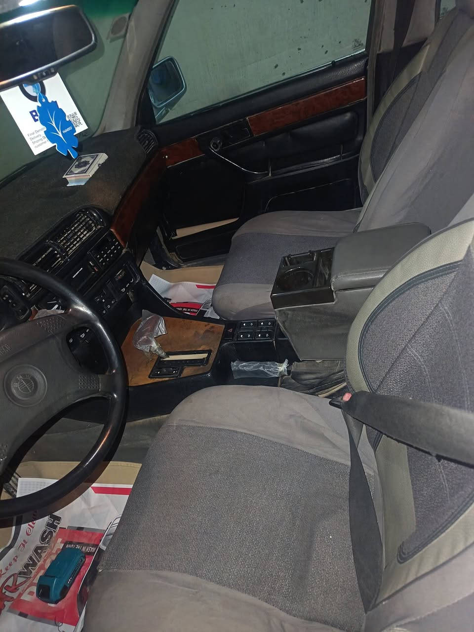 السلام عليكم BMW للبيع موديل 91 735 كير ومكينه خير من الله مكينه 6 تخم تاير حداديه جديده كهرباىيات كله جاهز مابيه اي نقص السياره مصبوغه عام جماليه رقم دولي باسمي تحويل ثاني يوم داخله نضيف السعر 45وبيه مجال قليل لاستفسار لاتصال ***********

