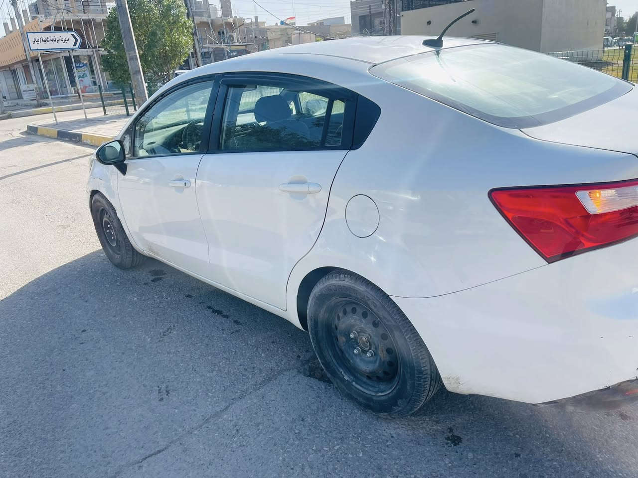 للبيع كيا ريو 2013 نظيفة جداً رقم ديالى باسمي تحويل ثاني يوم الهزة جديدة وسنويتها لل2030 حادثها بامريكا بنيد وبلعراق جامرلغ ضربه بسيطه وباقي نفسه ممصلح.تحكم ستيرن نضام ايكو ومانع انزلاق السعر 85 وبيها مجال بسيط 
***********
