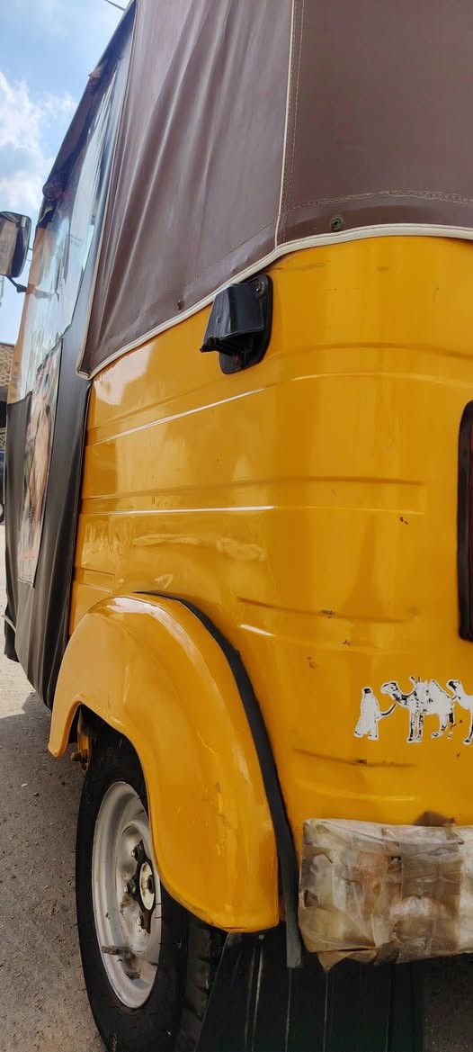 سلام عليكم تكتك للبيع موديل 19 سنويه مكفوله كشره من ضربه و صبغ و  محرك مفتوح بوشه و بستم  هاذ رقم ***********
