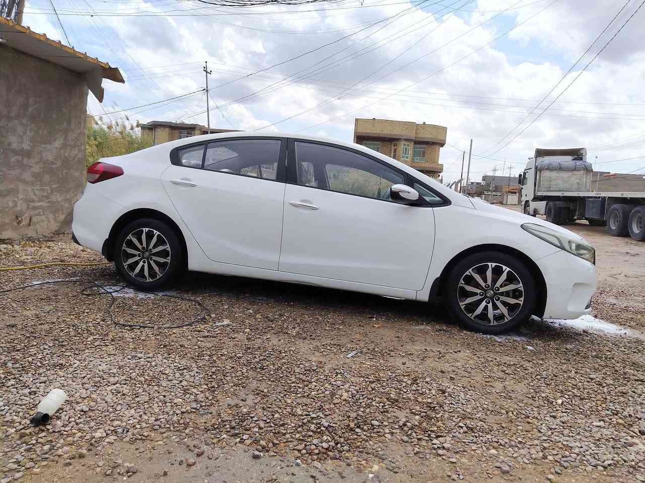 سلام عليكم ورحمة الله وبركاته
للبيع كيه سيراتو
موديل ١٨ 
لون ابيض
داخل لون  اسود
مكينه ١٦٠٠ سسبورت
مكينه وكير مكفولات
رقم أربيل انكليزي
تخم تاير
حداديه امامي خلفي
حساسات  فول معده لفتحه كامره خلفيه
ويل كب سياره جاهزه ترايك ٢٠٠
ربع متخسر عليه
مكاني بابل  ***********
