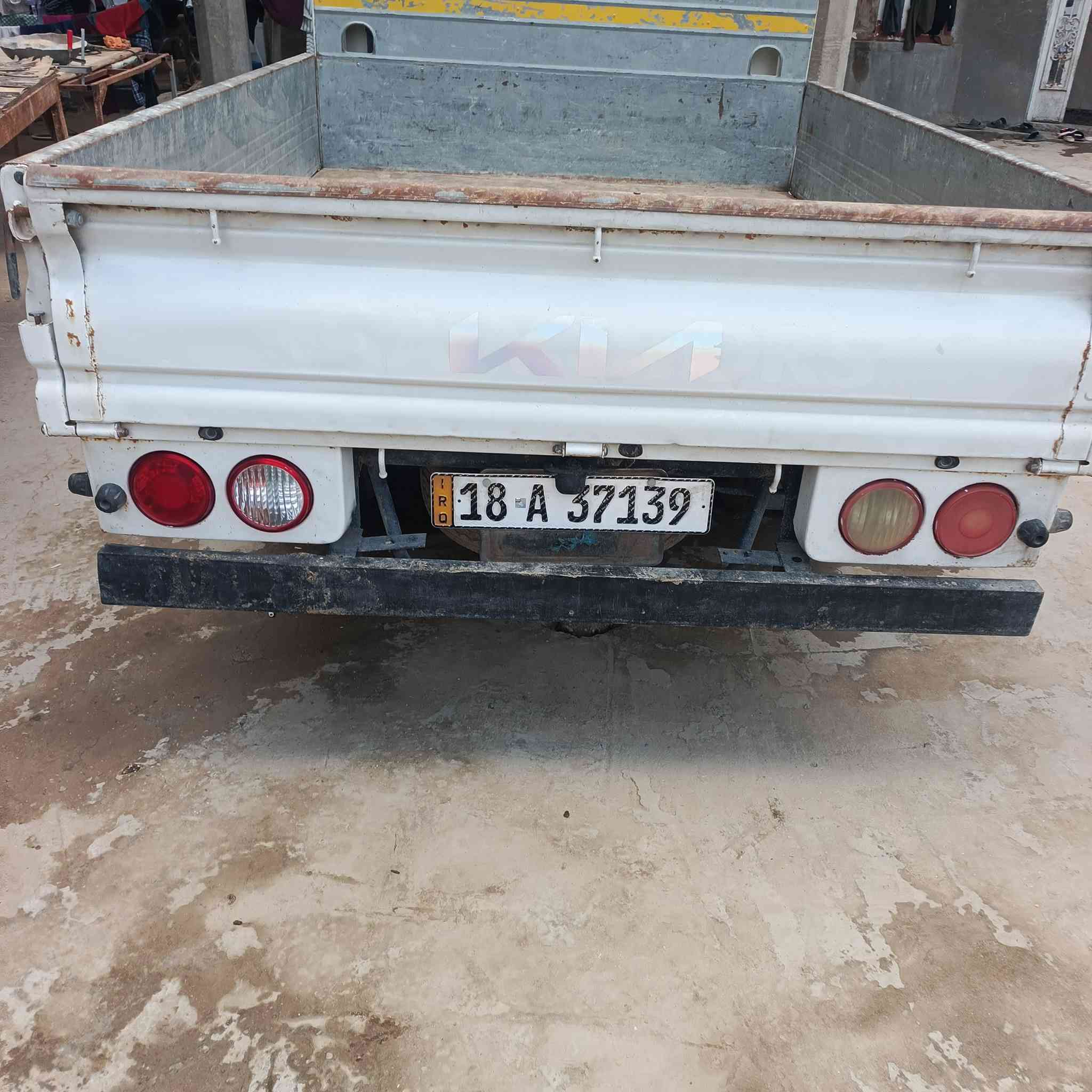 سلام عليكم كيا بنكو دبل قماره موديل 2015 رقم انكليزي سنويه ال 2027 يله تسقط سياره بيه ضربه بل باب العبري الي بصف السائق والباقي مكفوله كير شاصي اكسل محرك كله مكفوله مكان بابل على طريق الحله نجف قرب الجامعه السعر 130 وبيه مجال  الستفسار ***********/***********
