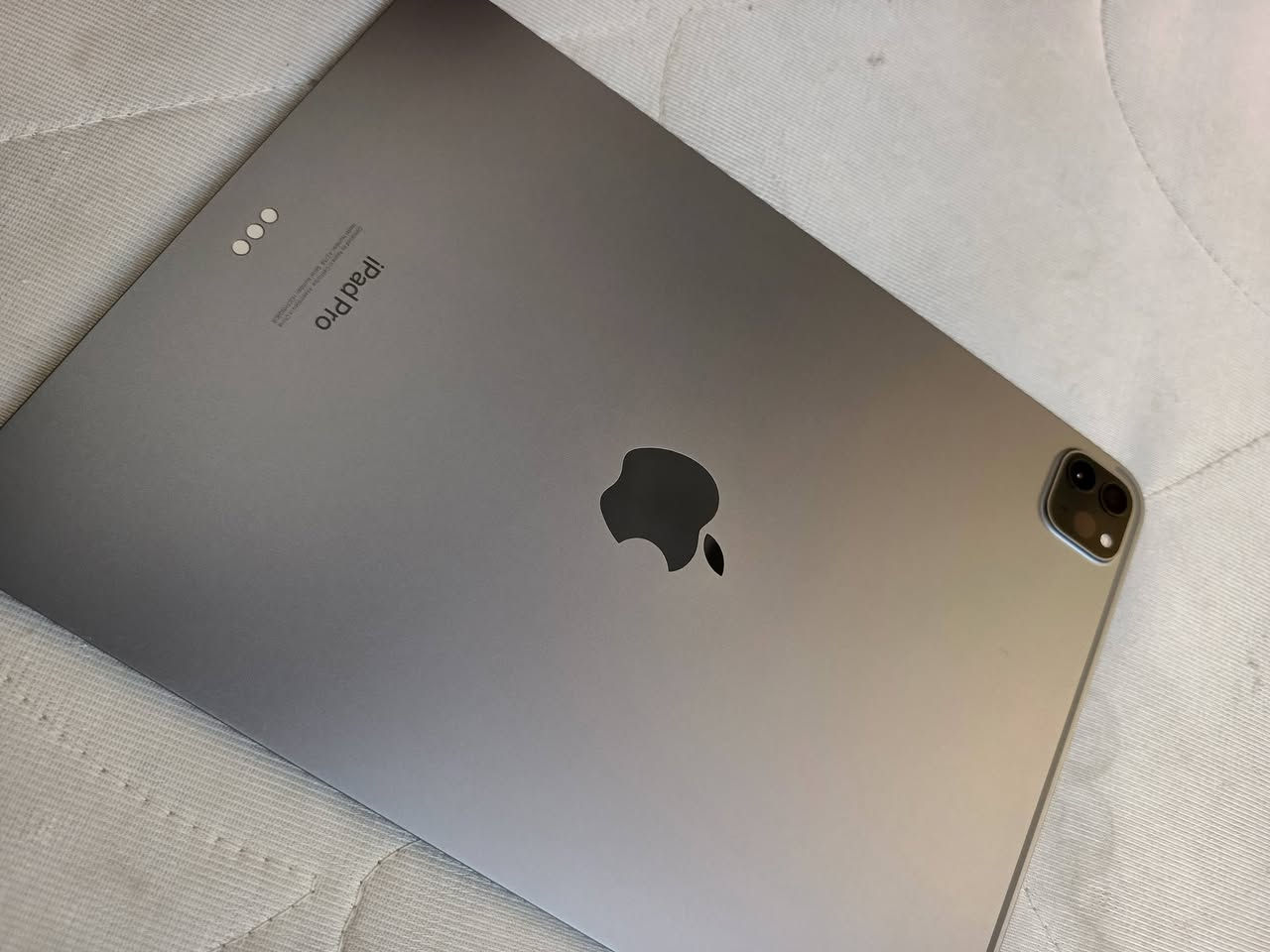 عندي ايباد 11 برو جيل الرابع ذاكرته 128 بطاريه 95 نقفل ايكلود وفتحته تخطي سعره ٦٠٠ الف قفل زلغ مابي ممفتوح ابد *********** مع العلم مشتري ب 950 الف الايباد زلغ مابي
