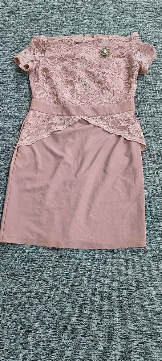 فساتين ملبوسة مرة وحدة قيمي واخذي سعر 
قياس 42 🌹🌹


**إذا كنت صاحب هذا الإعلان وتريد حذفه لأي سبب، رجاءا أرسل رسالة إلى الدعم الفني**