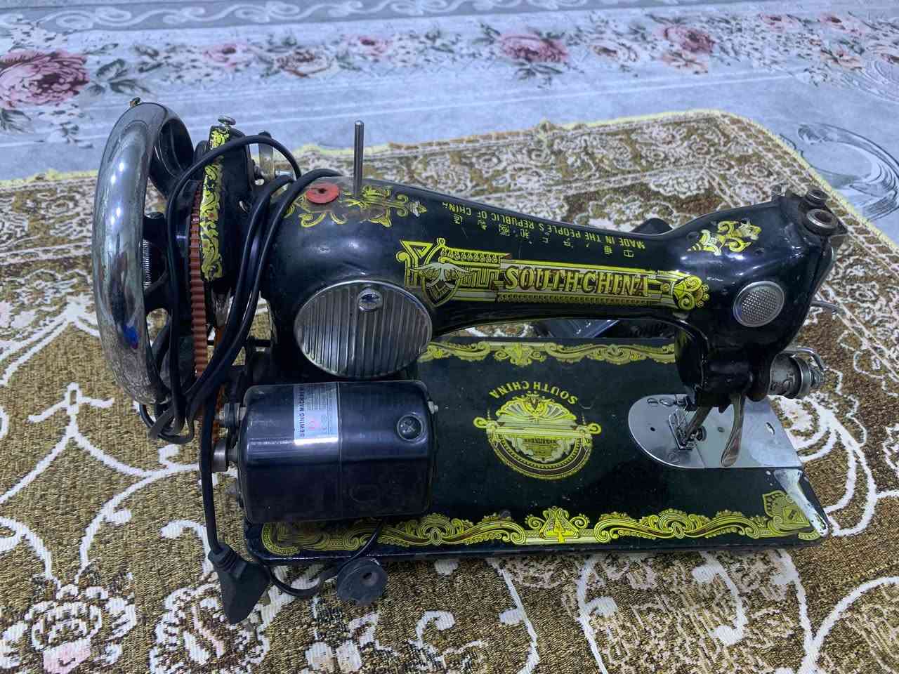 مكينة خياطه شغالة للبيع رقم المبايل ***********مكان قبله حي الجامعه السعر ٦٥الف وبيها مجال
