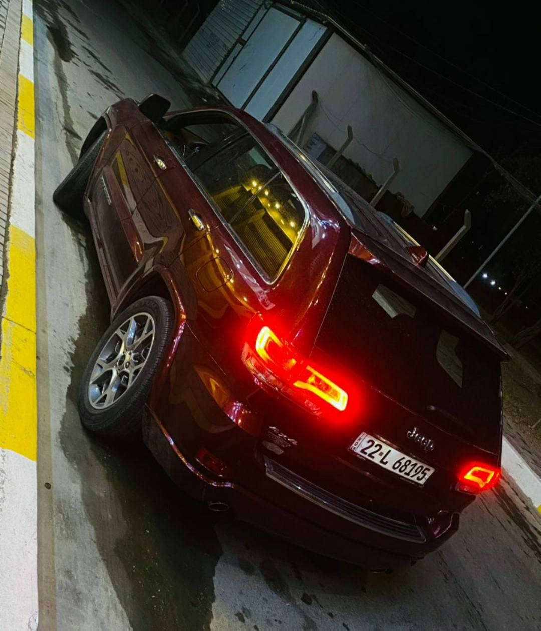 سلام عليكم
جيب 2020 خليجي 
مواصفات ١/١ اوفرلاند
جكات . ٣ شاشات 
بانوراما . تدفئة وتبريد كشنات تدفئة دركة 
بصمة . صندوق جك
داخل قرميدي 
فور ويل . وستيرن كهرباء 
وباقي مواصفات الاوفر لاند 
مكفولة من صبغ وتبديل وحالوب . عدا بارد بالجاملغ الامامي
رقم شمالي بأسمي 
مكان السيارة بغداد 
السعر ٢٨٣٠٠ مع مجال بسيط 
السيارة نظيفة جدا وجاهزة بدون اي نقص 
للاستفسار / ***********
