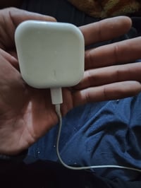 شاحن • ٢٠واط • جديد