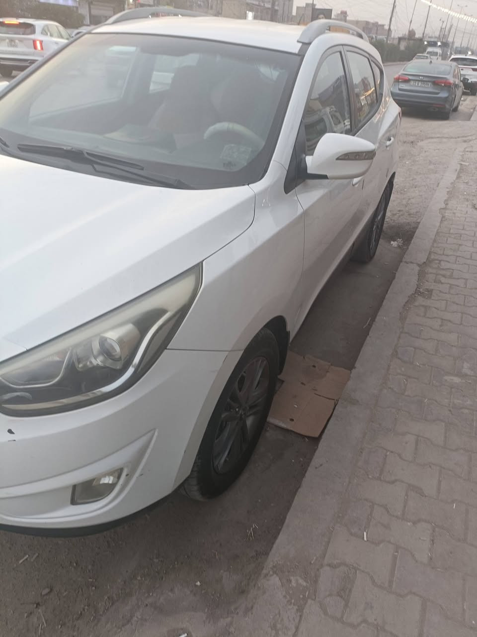 السلام عليكم توسان موديل ١٥ رقم بغداد نكلزي خليجي  رقم بغداد باسمي مكفوله من صبغغ
ومن بس بيه طخه خفيفه باب ما مصلحة ع حطته مشري عليه 
  تبريد تدفئة كله شغال السعر المطلوب 162 وبيها مجال الطيبين مكاني بغداد مدينه الصدر 
اتصالل ***********
