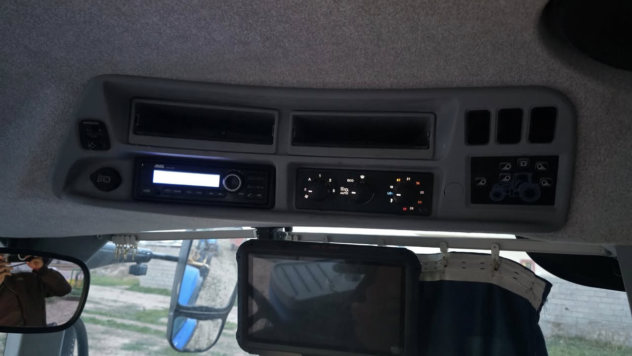 سلام عليكم مكينة لبيع حجم ٢٧٠ مو ديل ٢٠١٥ مكفولة كفالة عامة وضع شركة برغي ما مفتوح بيهة تايرات شركة جواهة مكان ديالى رقم لهاتف *********** /***********
