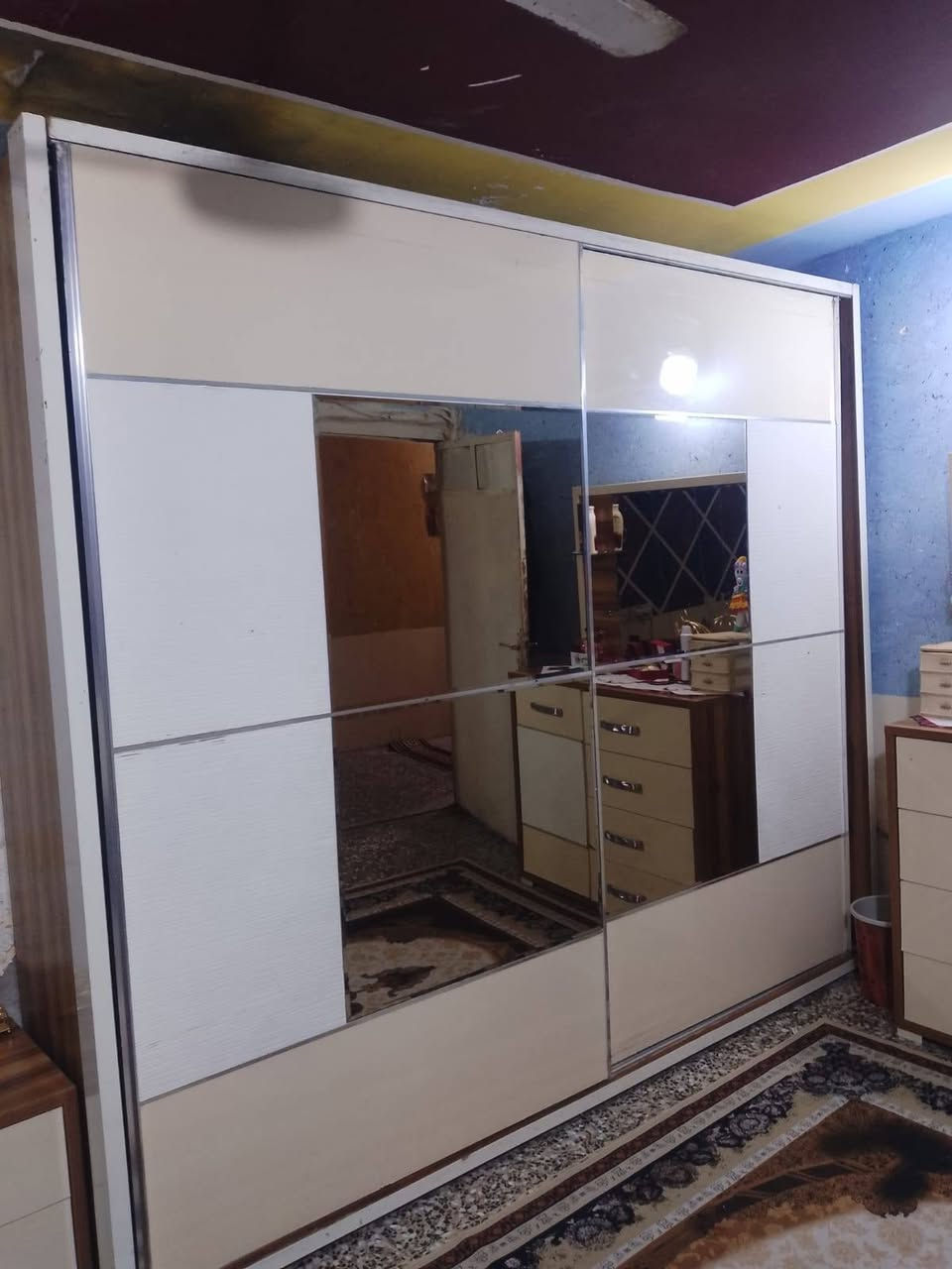 ***********
غرفه سعر ١٥٠ الف 
شراي يراسلني واتساب 
عنوان بغداد حي طارق
