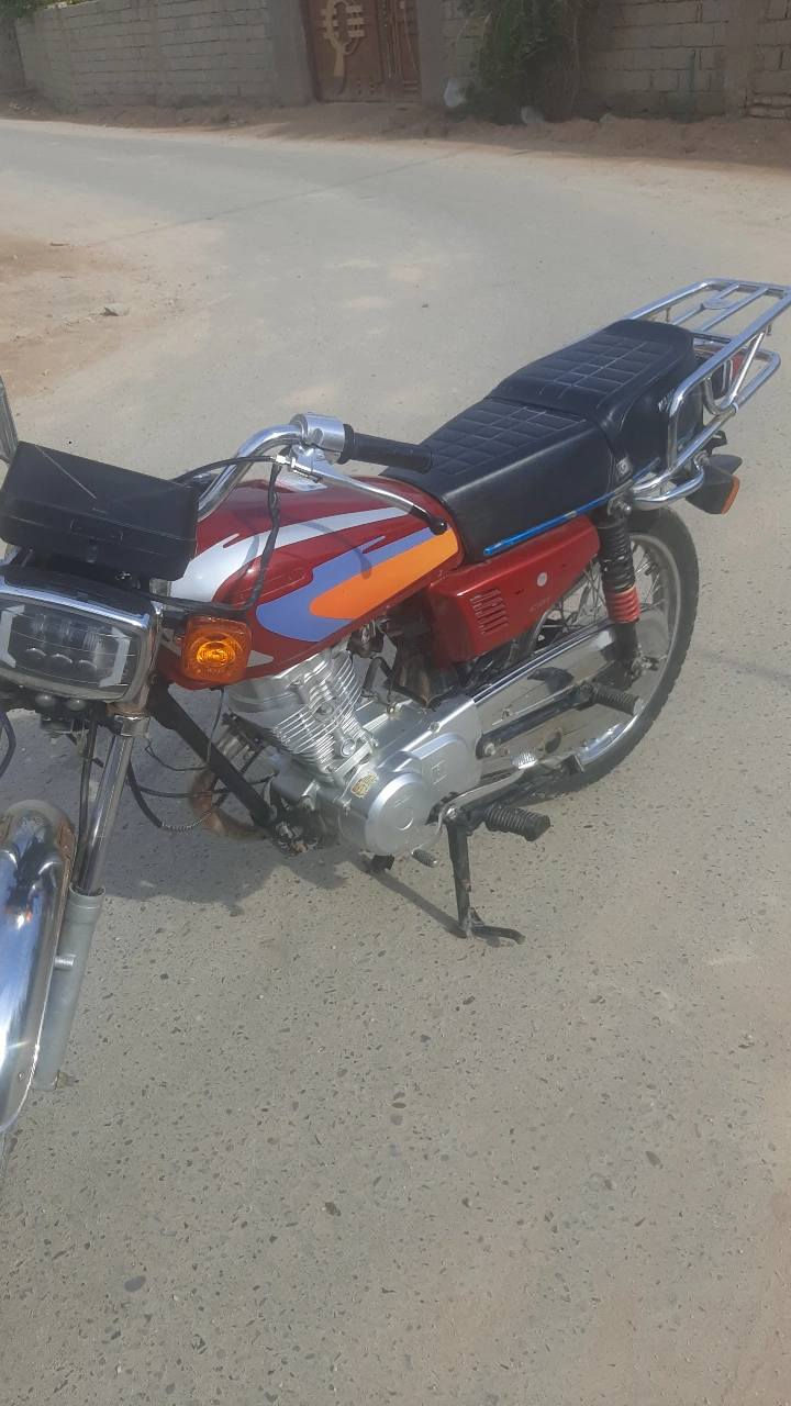 السلام عليكم 
دراجه 4كير تعمير اوراق ودراجه كامله مابيهه نقص كلشي بيهه شغال السعر 600 وبيهه مجال 
للاتصال*********** اتصال وبيك خير وتدلل
