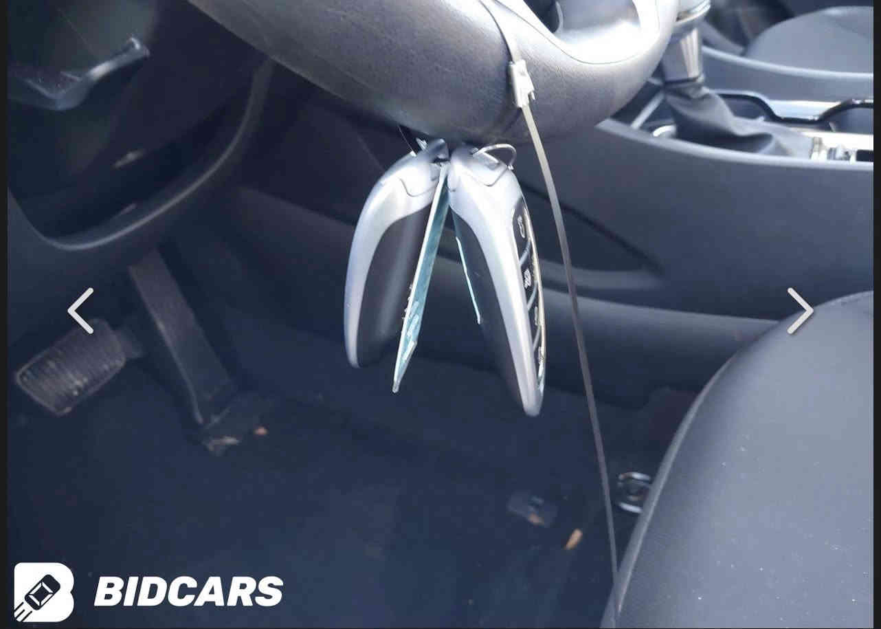 السلام عليكم.   
للبيع توسان موديل 24 
ماشي 11 مايل 
كشن كهربائي 
بصمه 
صندوك كهرباء
ترحيب 
سياره اخت جديده 
حادثه كلش خفيف 
ترقم شمالي 
سعر سياره 175 $ بيه مجال حك جيه 
مكان سياره الانبار 
بجم سياره كبس شركه 
صوره الحادث موجود تريد رقم شاصي 
***********الموبايل
