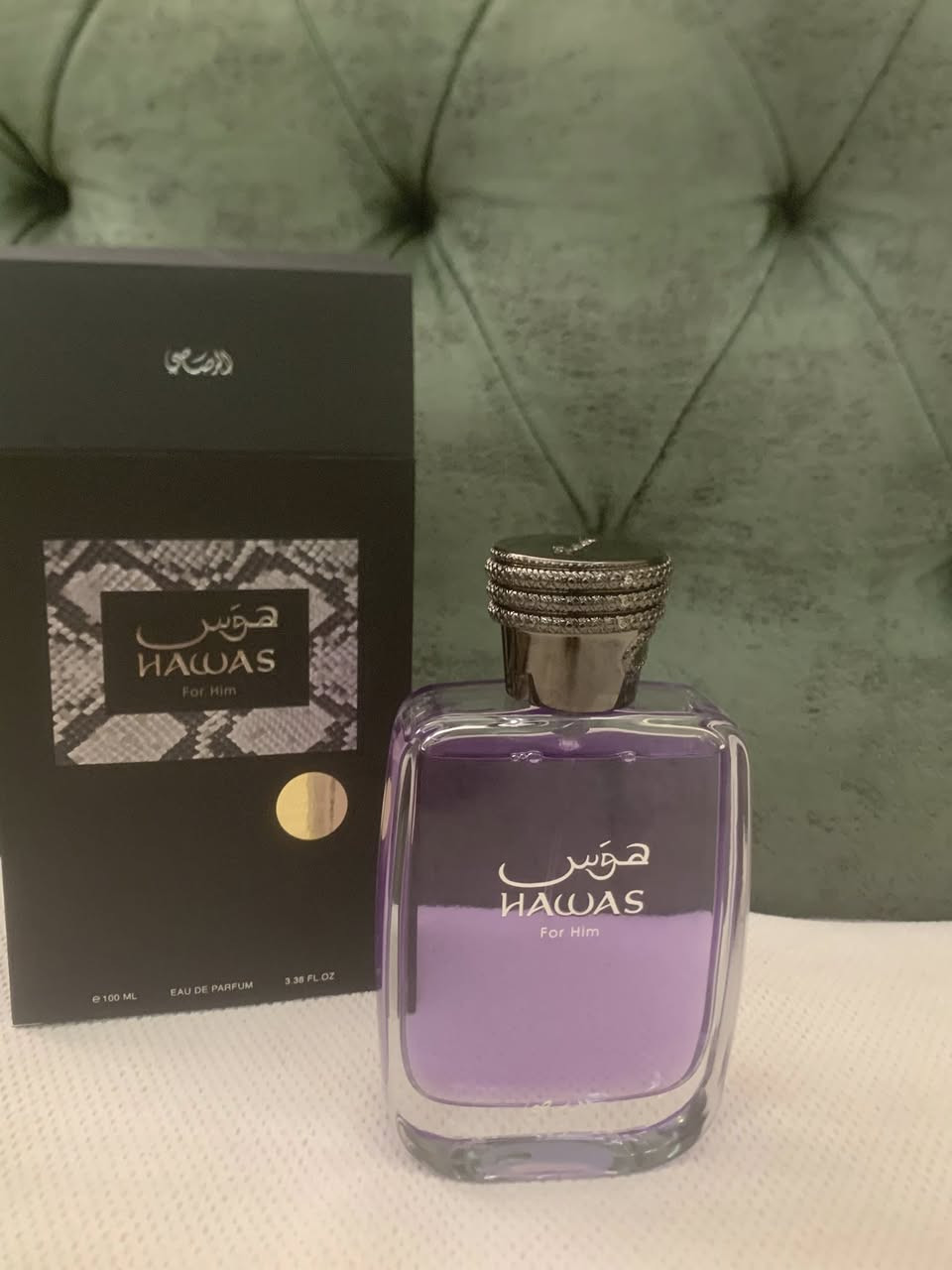 عطر هوس فور هيم (أصلي)
تم شراؤه البارحة من الشورجة – عمارة راميتا، من محل متخصص ببيع عطور Rasasi.

العطر مستخدم استخداماً بسيطاً جداً، بحدود 5 رشات فقط (كما موضح في الصور).

سبب البيع:
وصلتني هدية عطر Hawas Ice، وبحسب ما هو متداول وبحسب تجربتي الشخصية بعد المقارنة، فإن الرائحة متقاربة جداً بين العطرين، لذلك قررت بيع Hawas for Him


**إذا كنت صاحب هذا الإعلان وتريد حذفه لأي سبب، رجاءا أرسل رسالة إلى الدعم الفني**