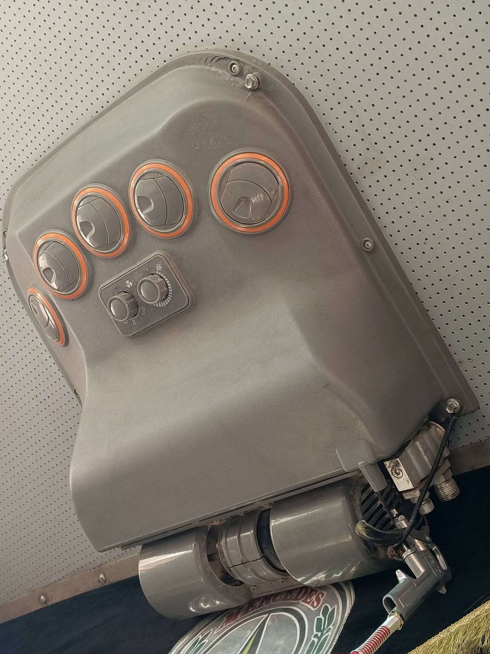 سلام عليكم سيلت للبيع
كامل شغال مابي اي نقص ماعده كنبريسر 
سعر 450بي مجال ‏‪***********‬‏
