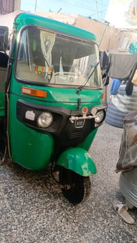 تكتك باجاج RE للبيع، بحالة جيدة وجاهز للاستخدام. اللون الأخضر المميز ي...