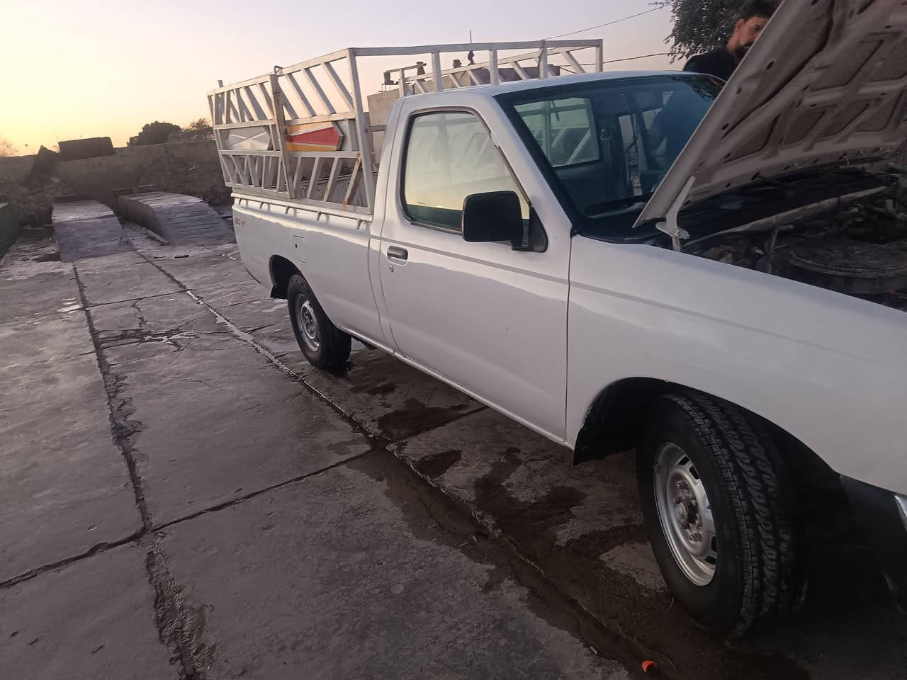 سلام عليكم سياره نيسان موديل 2001شبوط خمسه جنكال نضيفه رقم نكلايزي بسمي تحويل ثاني يوم رقم السياره كربلاء ومكان السيارة الدوانيه الشنافيه اتصل *********** السعر 70 وبيه مجال
