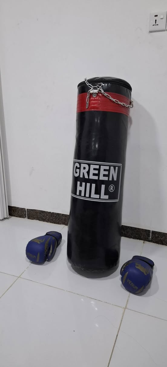 سلامو  عليكم
كيس ملاكمه للبيع وزن ثقيل  مع قفازات مكان كركوك 
***********
