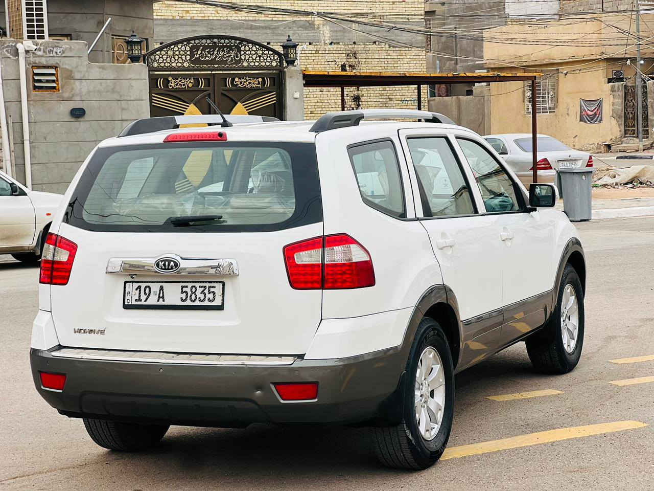 السلام عليكم للبيع كيا موهافي موديل2011 بيها حادث باب خلفي فقط صبغ باقي السياره كفاله عامه فول موصفات شاشه تحكم ستيرن سبعه راكب كشنات جلد تدفئه تبريد فتحه سقف رادار أمامي خلفيه ثلاث قطع تبريد سياره جديده وجاهزه كير محرك حداديه تخم تاير تبريد تدفئه رقم كربلاء إنكليزي سنويه لل2029 السعر133قابل للتفاوض 
رقم صاحب السياره***********
مكان السياره كربلاء المقدسه 
مكلف بلنشر
