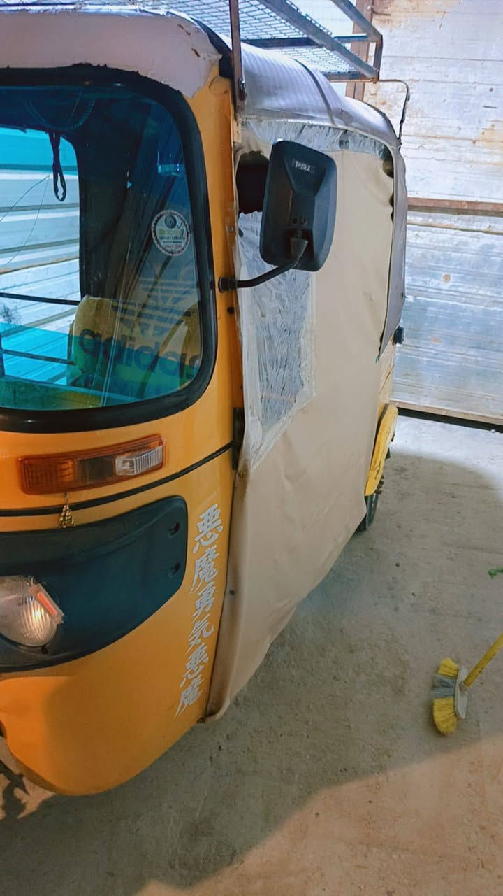 السلام عليكم 
تكتك باجاج 2020 للبيع
العنوان: البصرة - القبلة - قرب مستوصف السوق الكبير 
***********
4ونص بيها مجال
