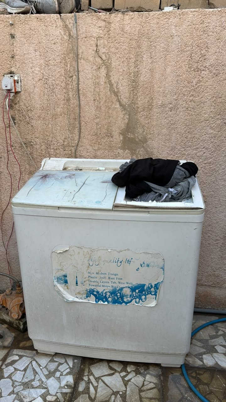 السلام عليكم غساله وا مبرده وا مجمده ملاحضه المجمده من جوه مفطوره وا الباقيات كلهن شغالات للأتصال ***********
