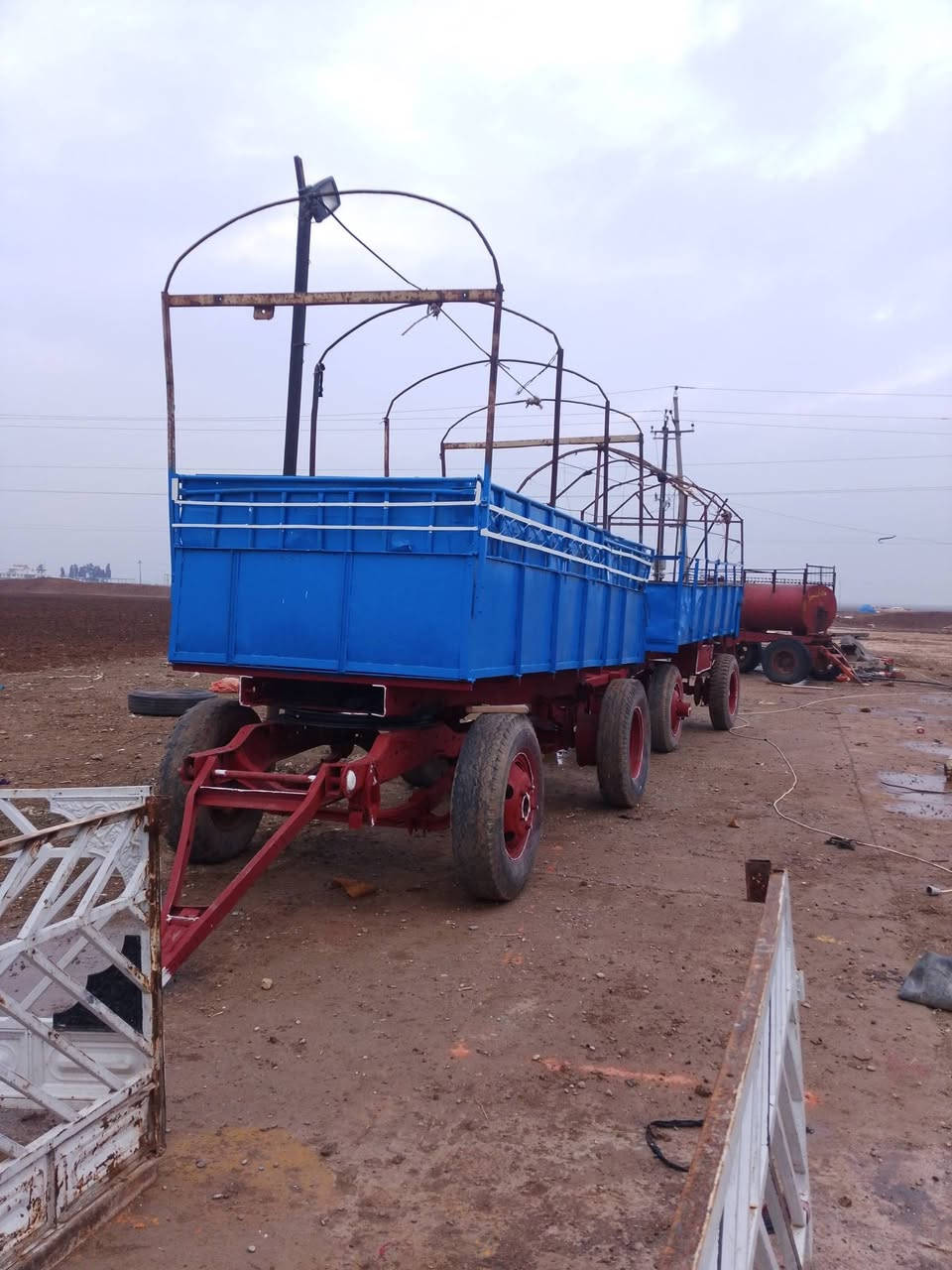 الولا طول 4 وربع. شاصي لوري صينية 90 تركي جديدة   تايرات 20 بدي نضيف كاملة اقواس 

 الثانية2طول 4 لاربع شاصي لوري صينية 90 تركي 

تايرات 20 لا خياس لا كسور

مكان موصل ربيعة مفرق تل حيال 

***********
