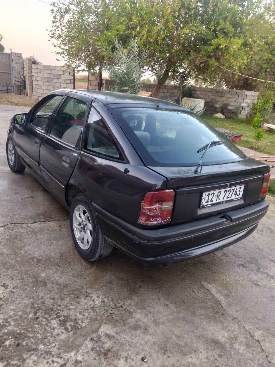 سياره فكتره للبيع موديل 1991 صبغ دوسات فقط  حجم 18   سياره نظيفه باسمي السعر 38 ورقه 
الهاتف ***********
