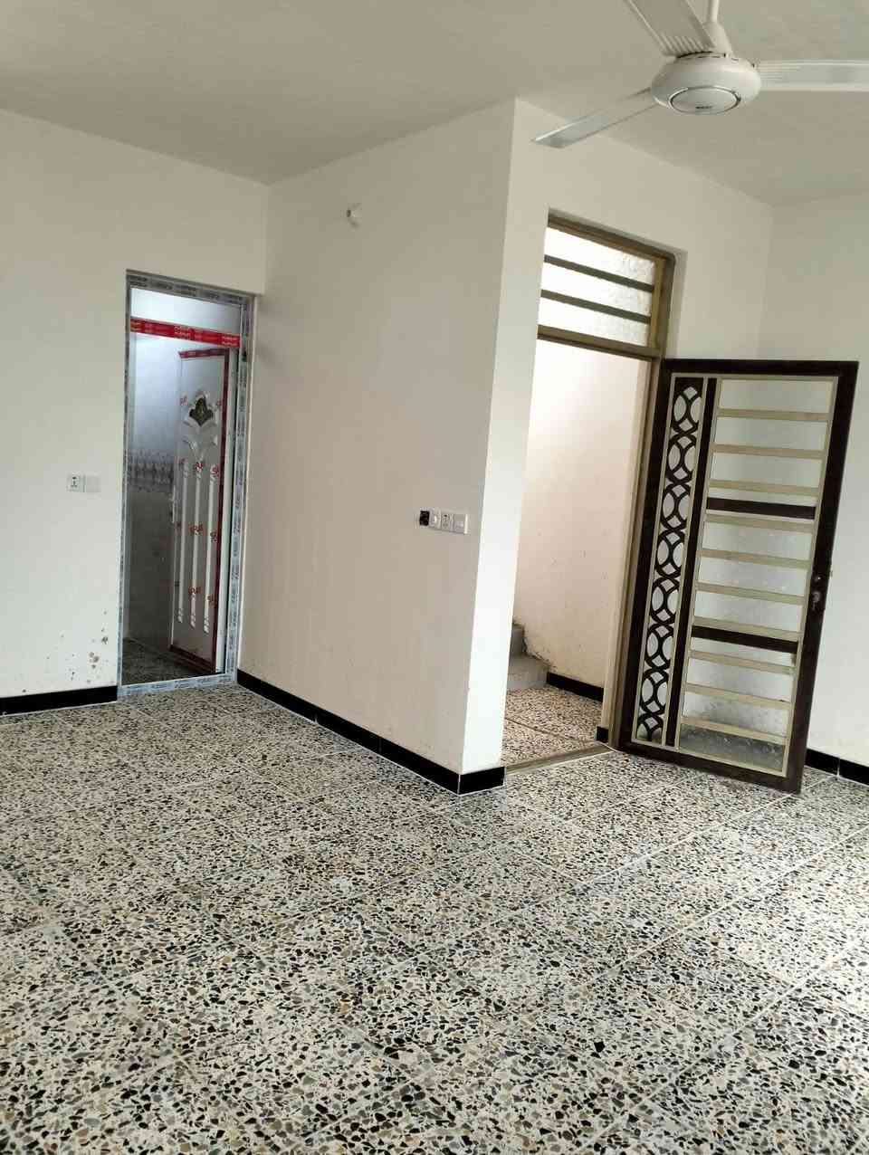 السلام عليكم بيت للبيع
حي الرئاسه المعلمين 
 قرب منتزه سيد  جاسم البخاتي  ***********
