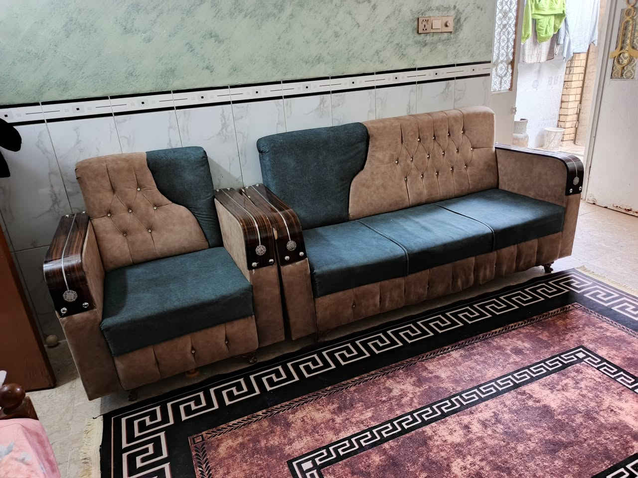 السلام عليكم تخم للبيع 10 مقاعد سعر 200 مكان بغداد أم الكبر قريب جامع الفردوس الشراي يتصل ***********
