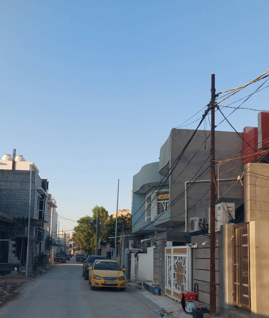 🏤 دار للبيع 🏚 الموقع بعقوبة البحيرة 💥 بناء حديث ⚜️ زيرو غير مسكون 🎈 موقع مميز 🛣 خدمات كاملة 🏭 خلف عمارة الباشا 🔱 نقل ملكية الدار في دائرة الطابو ☎️ لمعرفة السعر لطفا التواصل بالخاص ⭕️ مساحة ( ١٢٠ ) متر 🔺️ واجهه ( ٦ × ٢٠ ) متر 🏩 طابق الأول ( ١ ) غرفة نوم 🏛 وستقبال ⬜️ وصالة 🛖 ومطبخ 🛁 ومجموعة صحيات كاملة 🔶️ ومناور عدد ( ٢ ) 🏘 طابق ثاني ( ٢ ) غرفة نوم 🟨 وصالة 🛁 ومجموعة صحيات كاملة 🟦 مع سطحين ♨️ مواصفات الدار ✅️ الأرضية صب شريطي بتلو 💡كهربائيات الدار بوري دفن سعودي 💠 نقوش الدار مغربي درجة اولى 🎈 الأرضية بورسلين هندي 🛝 بايات الدرج بورسلين هندي درجة ممتازة ⬅️ مع محجر الدرج المنيوم ✅️ وكذلك يوجد مطبخ وكاونتر كامل مع اجهزته 🔹️ وغرفة نوم تركي درجة اولى ⚜️⚜️⚜️
للاستفسار مع مكتب المصطفى للعقار ☎️
 موقع المكتب ⬅️ مدخل العزات مجاور اسواق نوتيلا الغذائية 🛒 او التواصل على الماسنجر او الواتساب على الرقم *********** 📞📞
